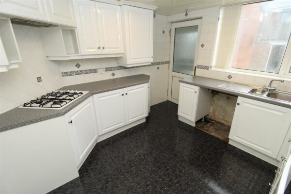 Haileybury Avenue, Aintree Village