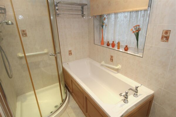 Rugby Drive, Aintree Village