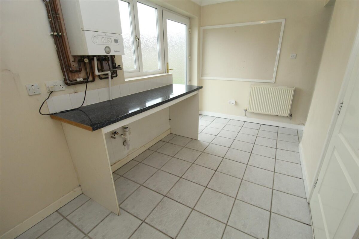 Haileybury Avenue, Aintree Village