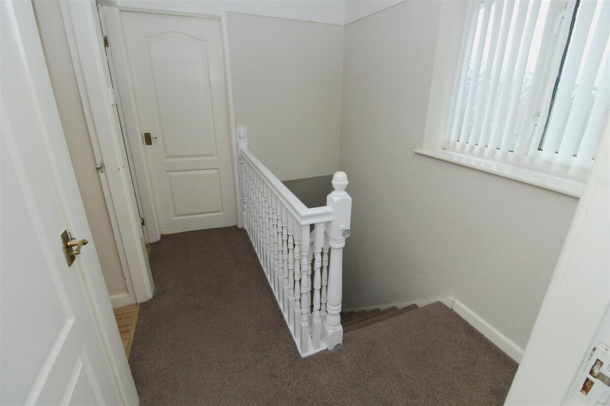 Haileybury Avenue, Aintree Village