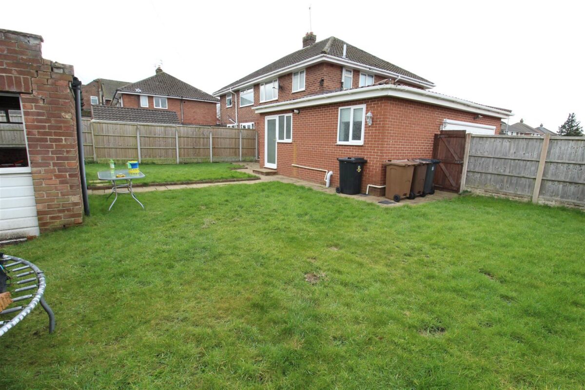 Haileybury Avenue, Aintree Village