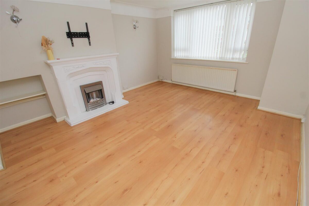 Haileybury Avenue, Aintree Village