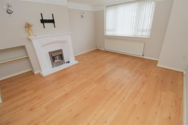 Haileybury Avenue, Aintree Village