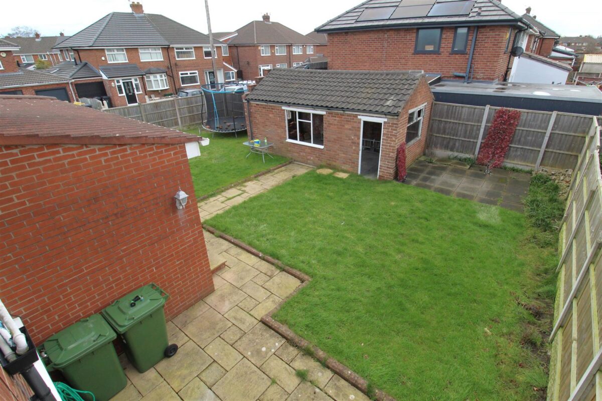 Haileybury Avenue, Aintree Village