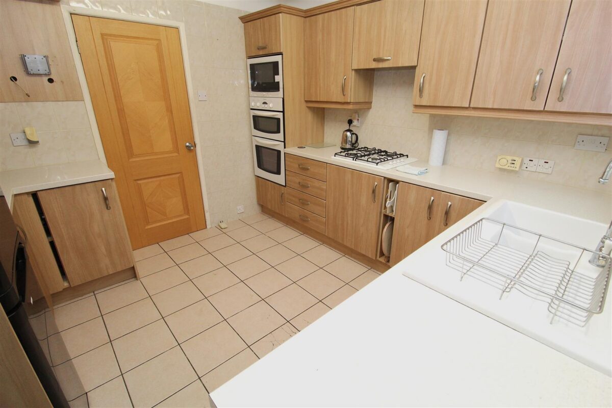 Rugby Drive, Aintree Village