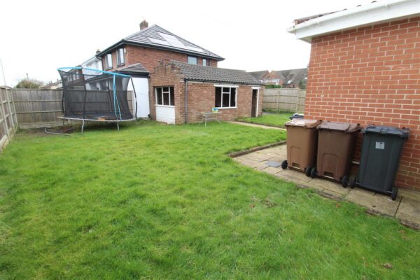 Haileybury Avenue, Aintree Village