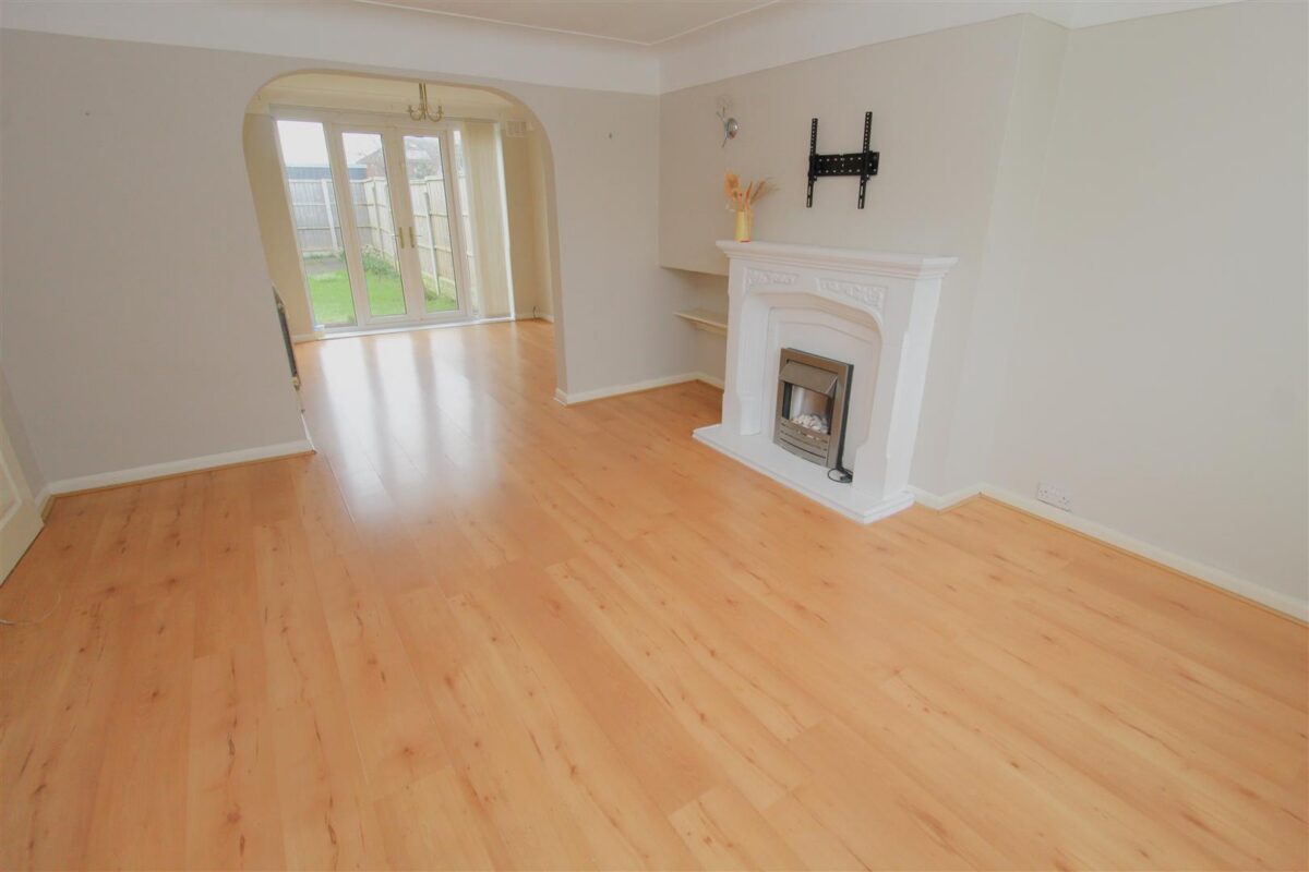 Haileybury Avenue, Aintree Village