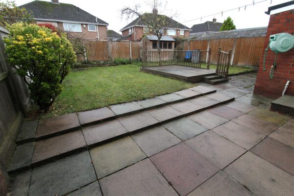 Rugby Drive, Aintree Village