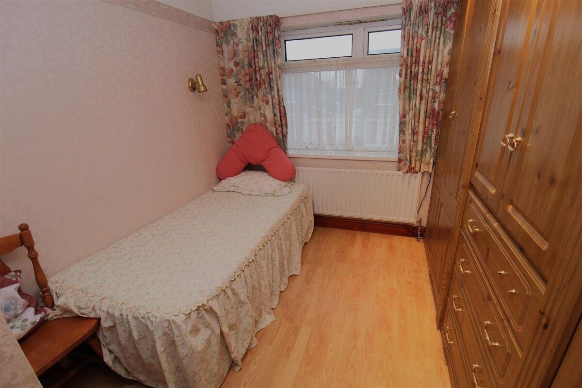 Rugby Drive, Aintree Village