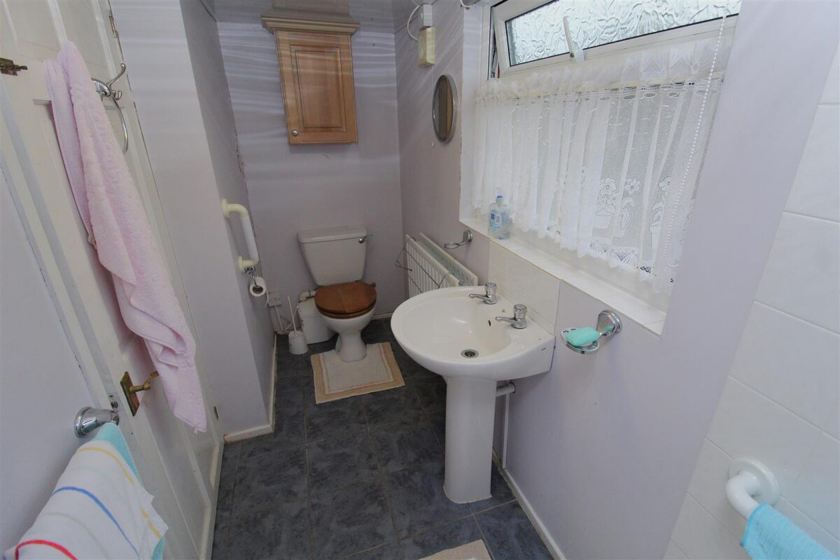 Rugby Drive, Aintree Village