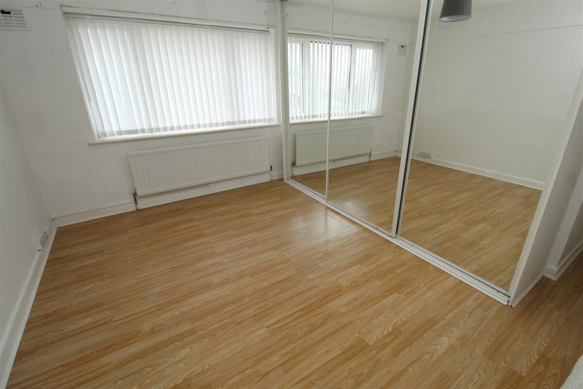 Haileybury Avenue, Aintree Village