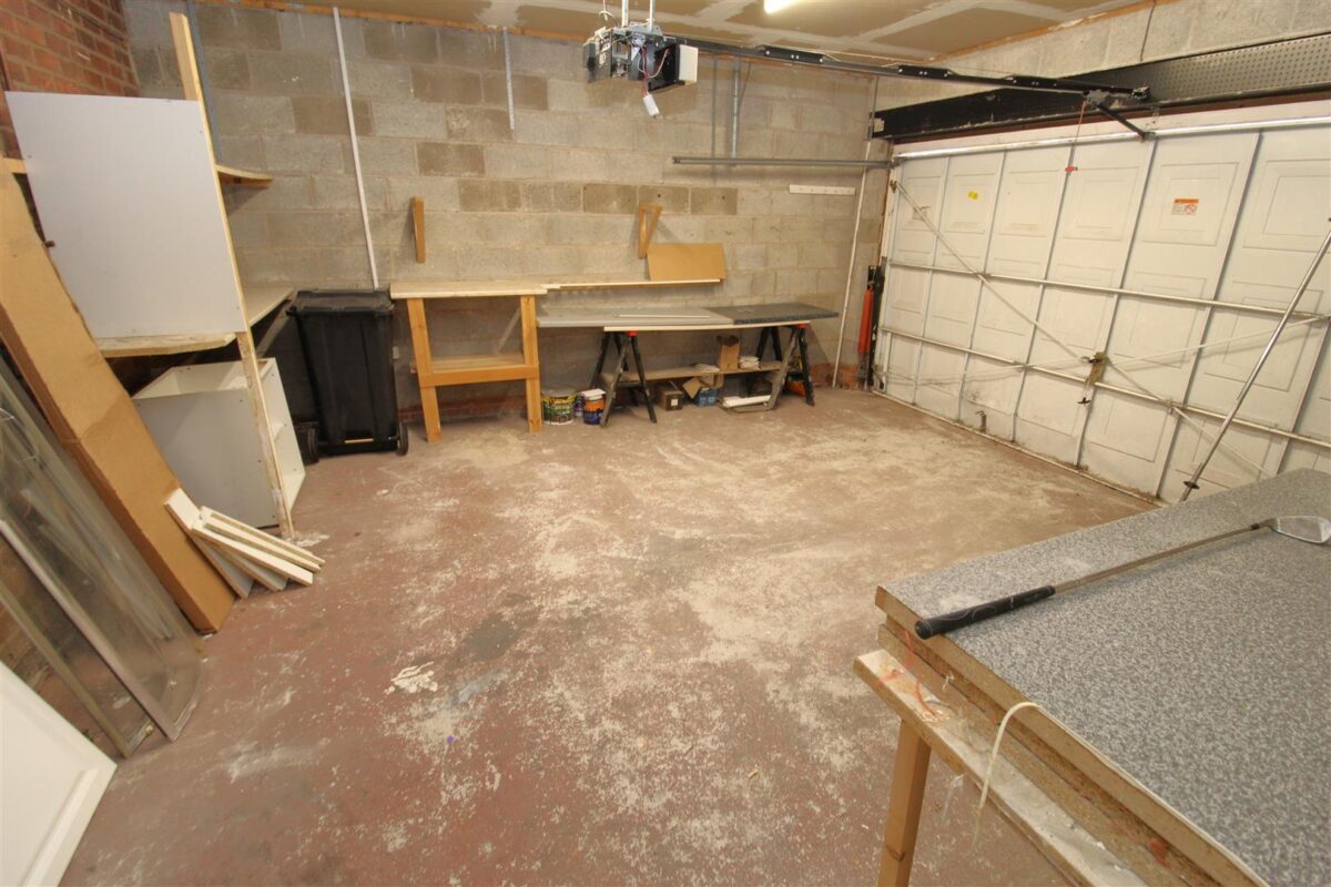 Haileybury Avenue, Aintree Village