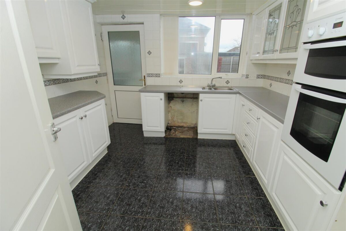 Haileybury Avenue, Aintree Village