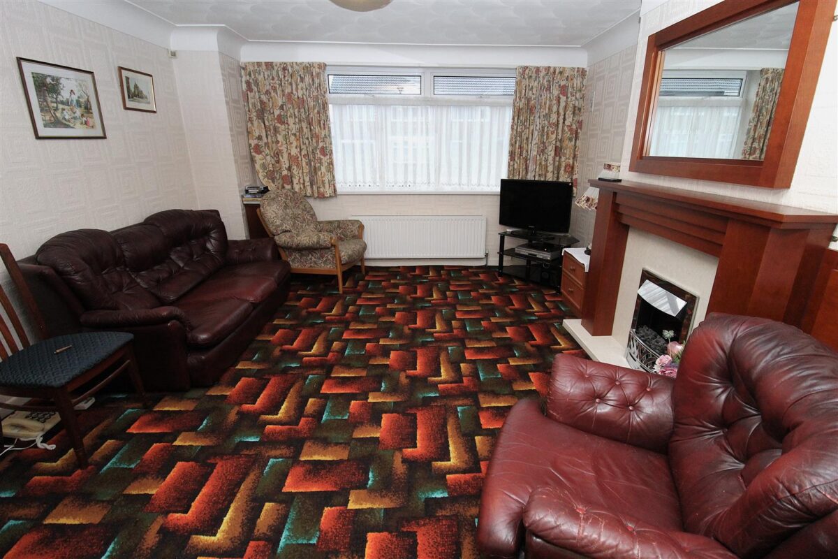 Rugby Drive, Aintree Village