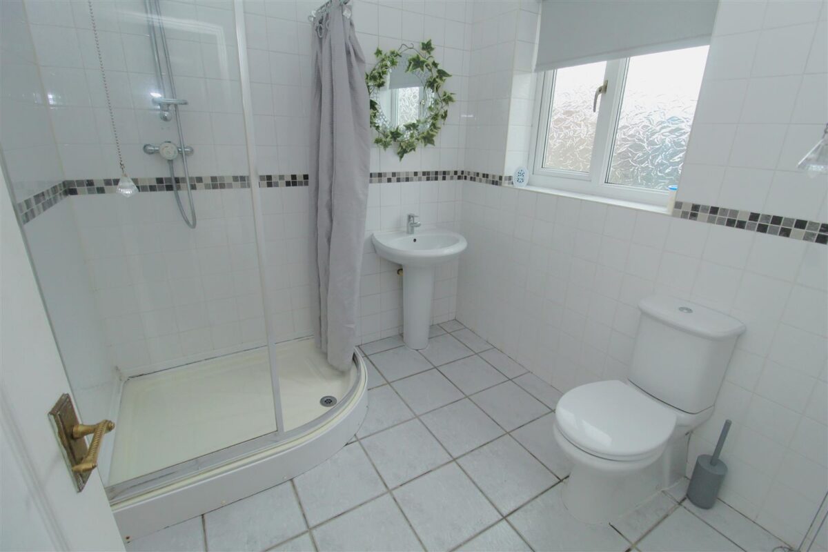 Haileybury Avenue, Aintree Village