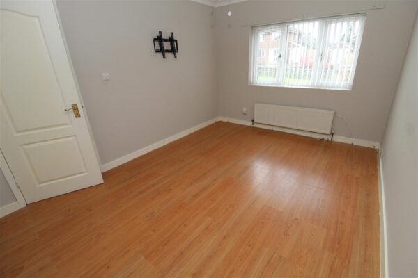 Haileybury Avenue, Aintree Village