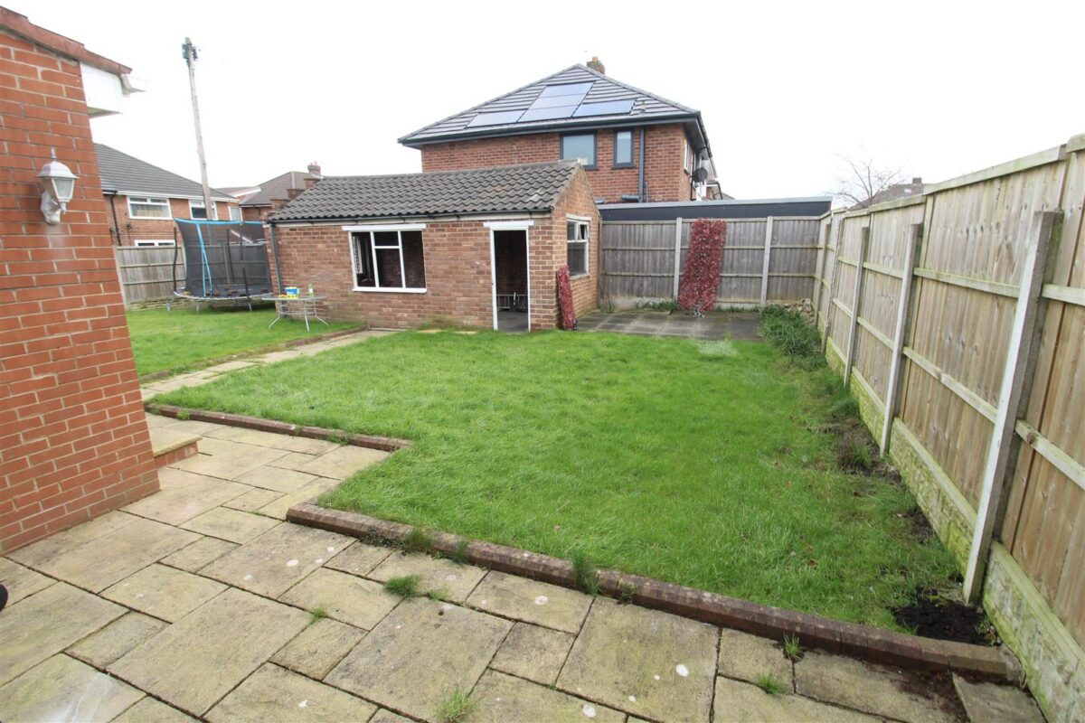 Haileybury Avenue, Aintree Village