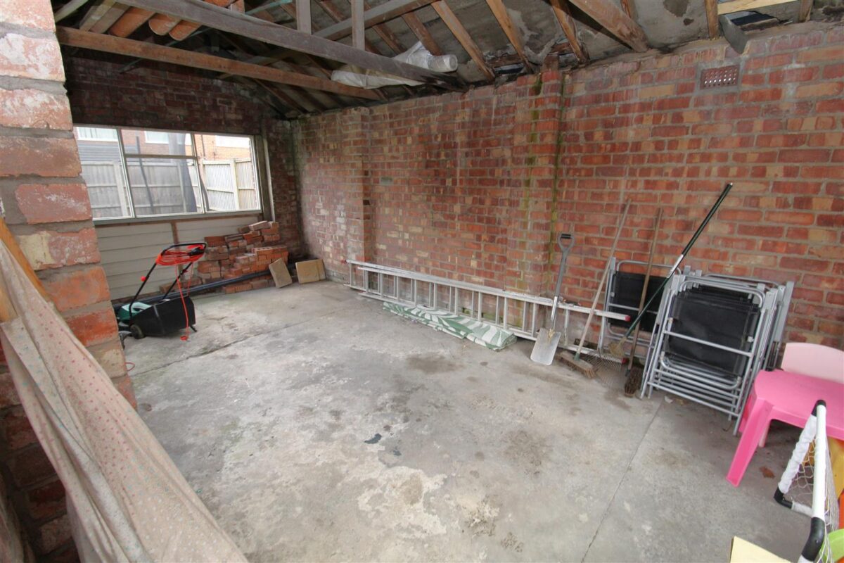 Haileybury Avenue, Aintree Village