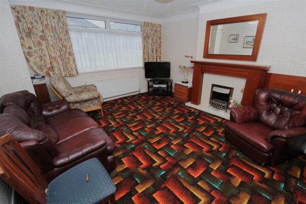 Rugby Drive, Aintree Village