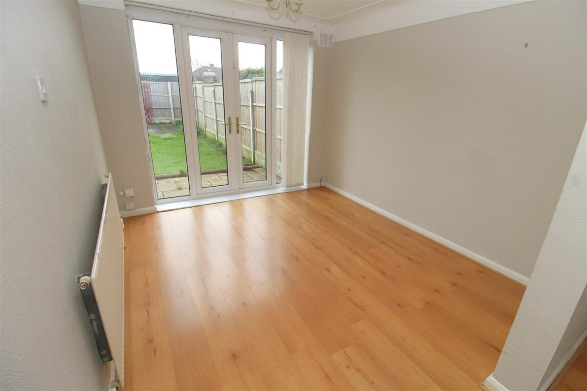 Haileybury Avenue, Aintree Village