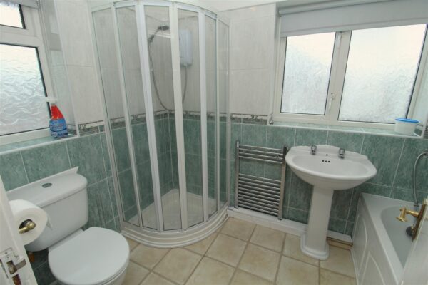 Haileybury Avenue, Aintree Village