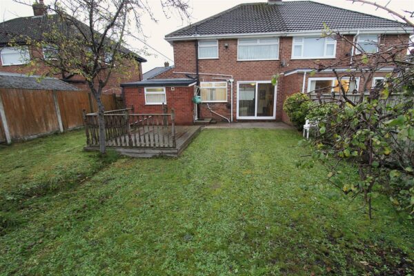 Rugby Drive, Aintree Village