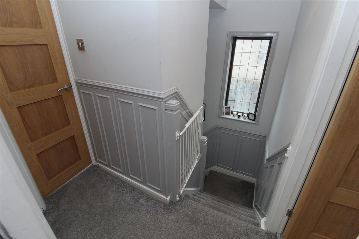 Aintree Lane, Aintree Village