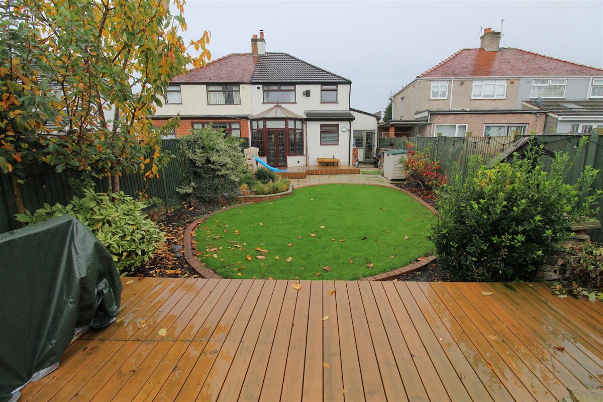 Aintree Lane, Aintree Village