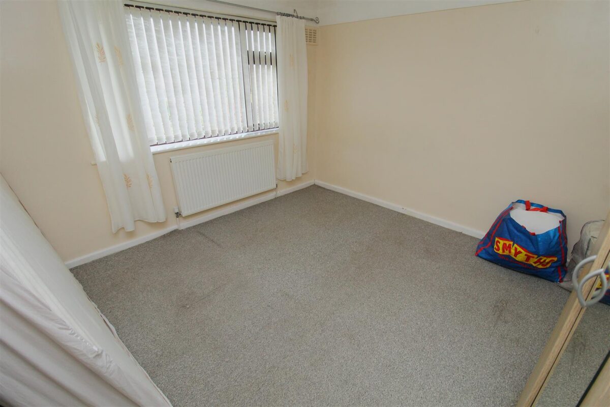 Bull Bridge Lane, Aintree Village