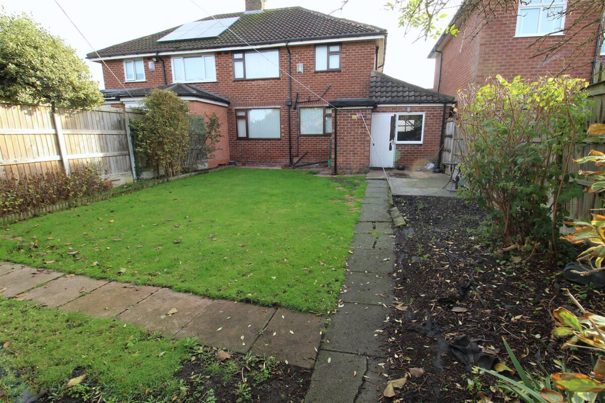 Bull Bridge Lane, Aintree Village