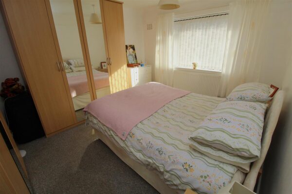 Bull Bridge Lane, Aintree Village