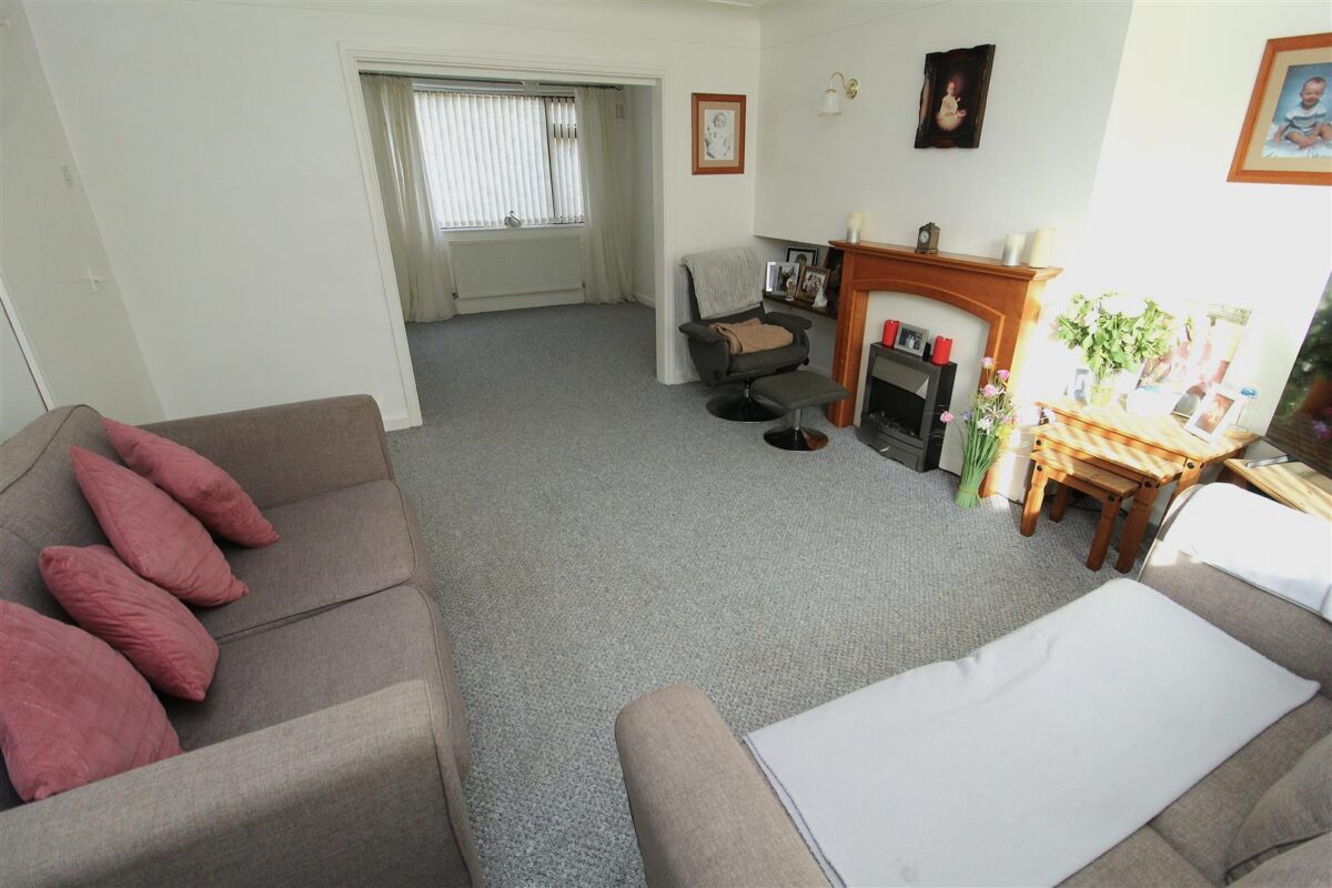 Bull Bridge Lane, Aintree Village