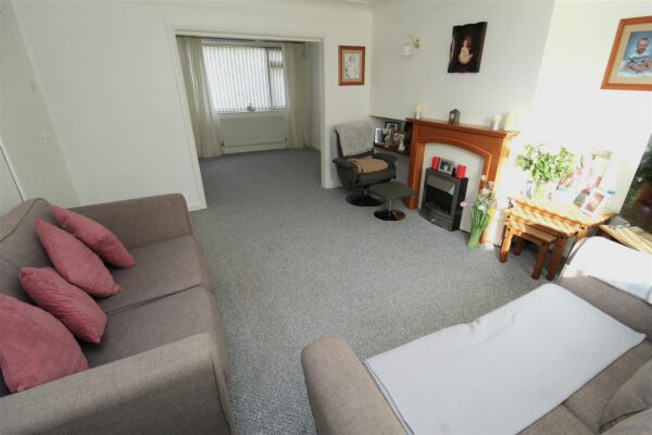 Bull Bridge Lane, Aintree Village