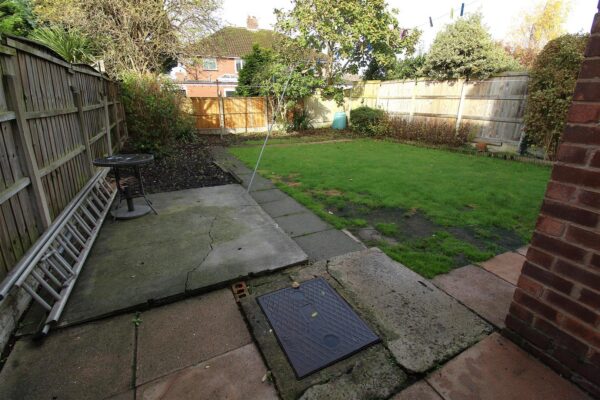 Bull Bridge Lane, Aintree Village