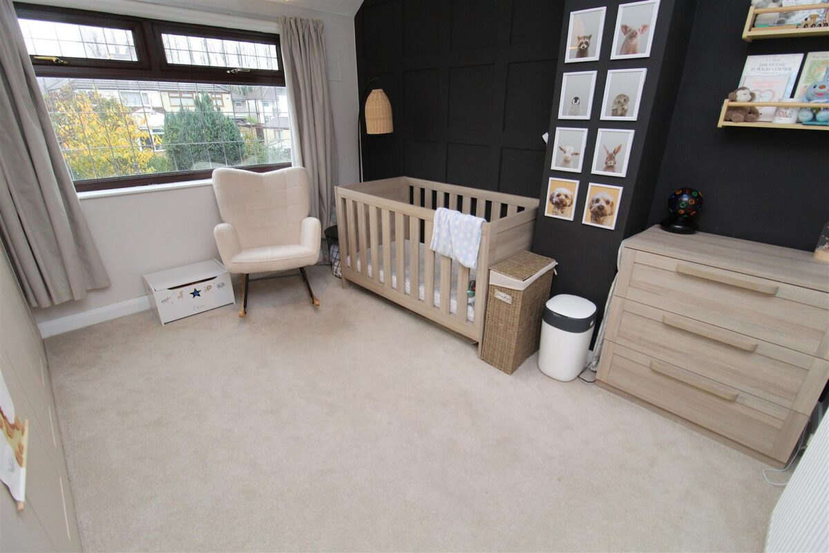 Aintree Lane, Aintree Village