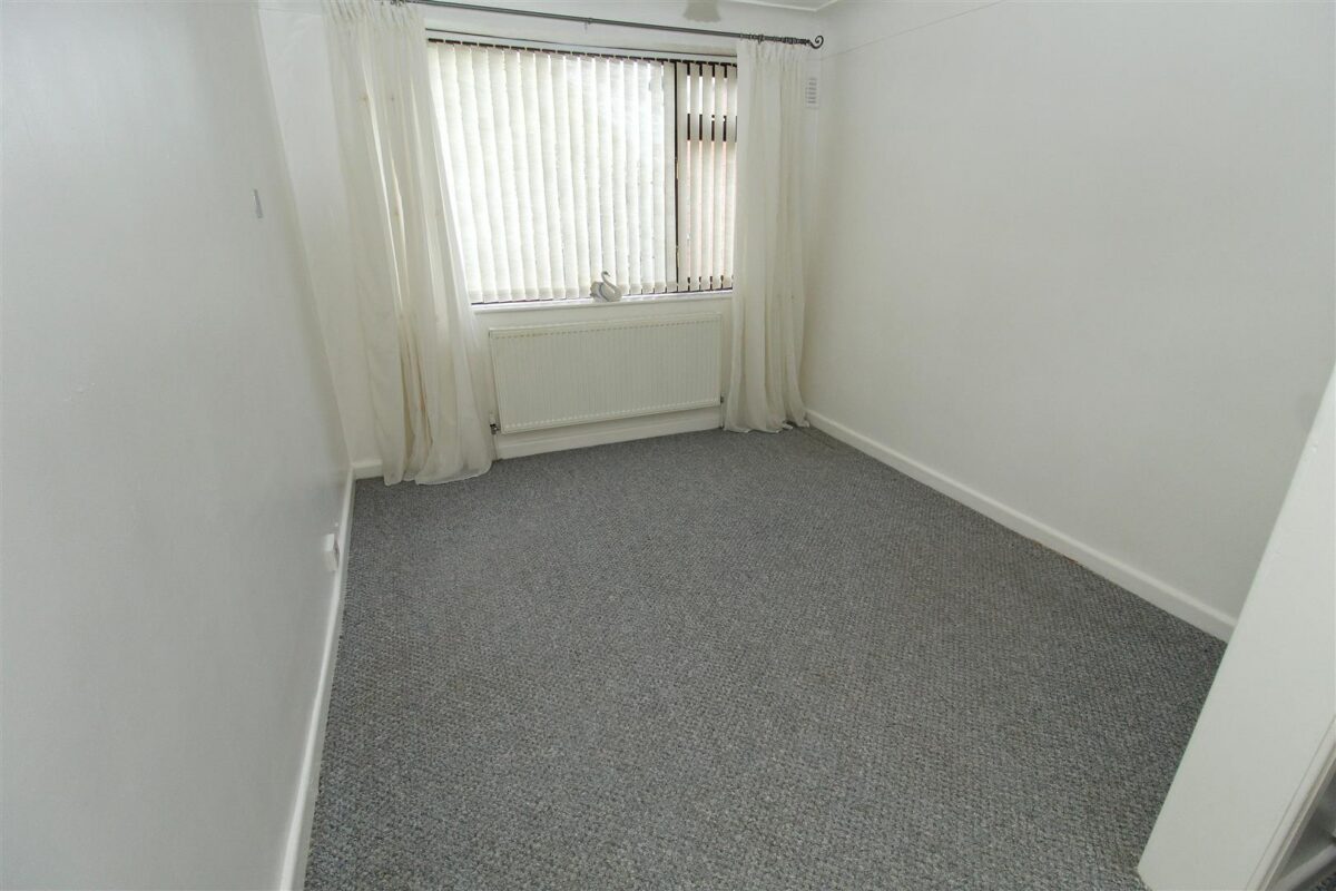 Bull Bridge Lane, Aintree Village