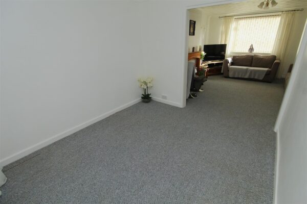 Bull Bridge Lane, Aintree Village