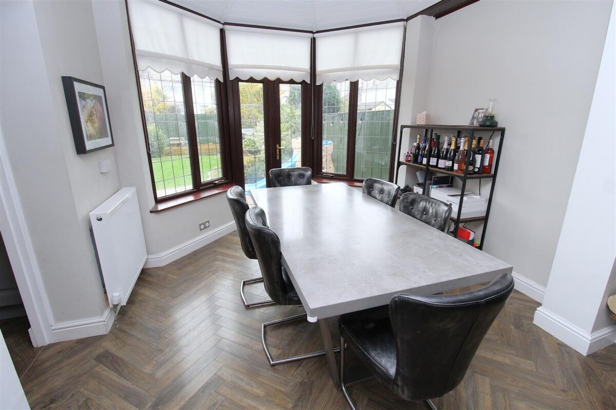 Aintree Lane, Aintree Village