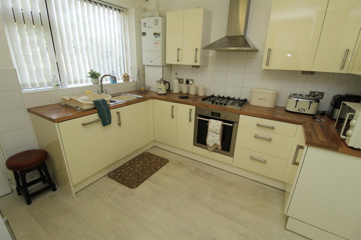 Bull Bridge Lane, Aintree Village