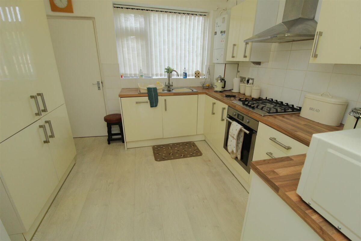 Bull Bridge Lane, Aintree Village