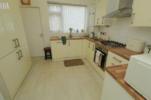 Bull Bridge Lane, Aintree Village