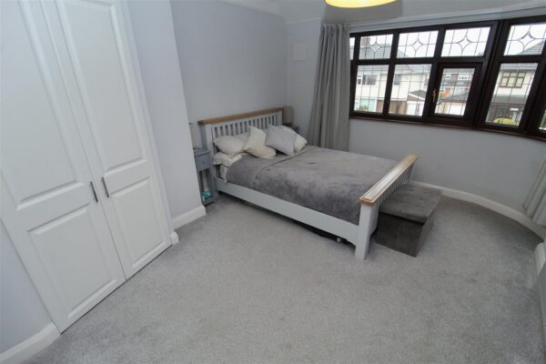 Aintree Lane, Aintree Village