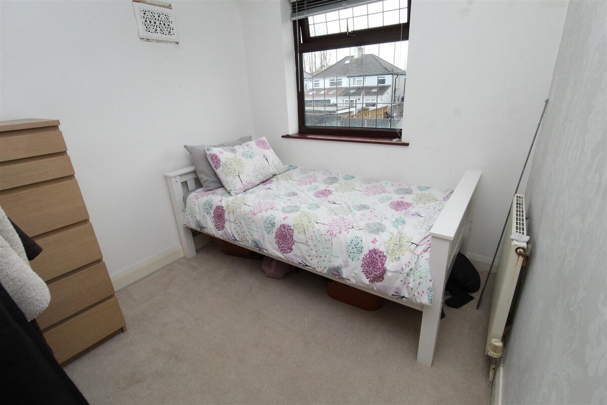 Aintree Lane, Aintree Village