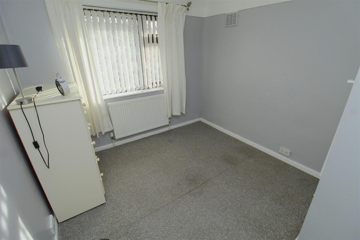 Bull Bridge Lane, Aintree Village