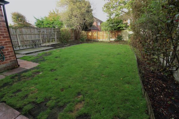 Bull Bridge Lane, Aintree Village