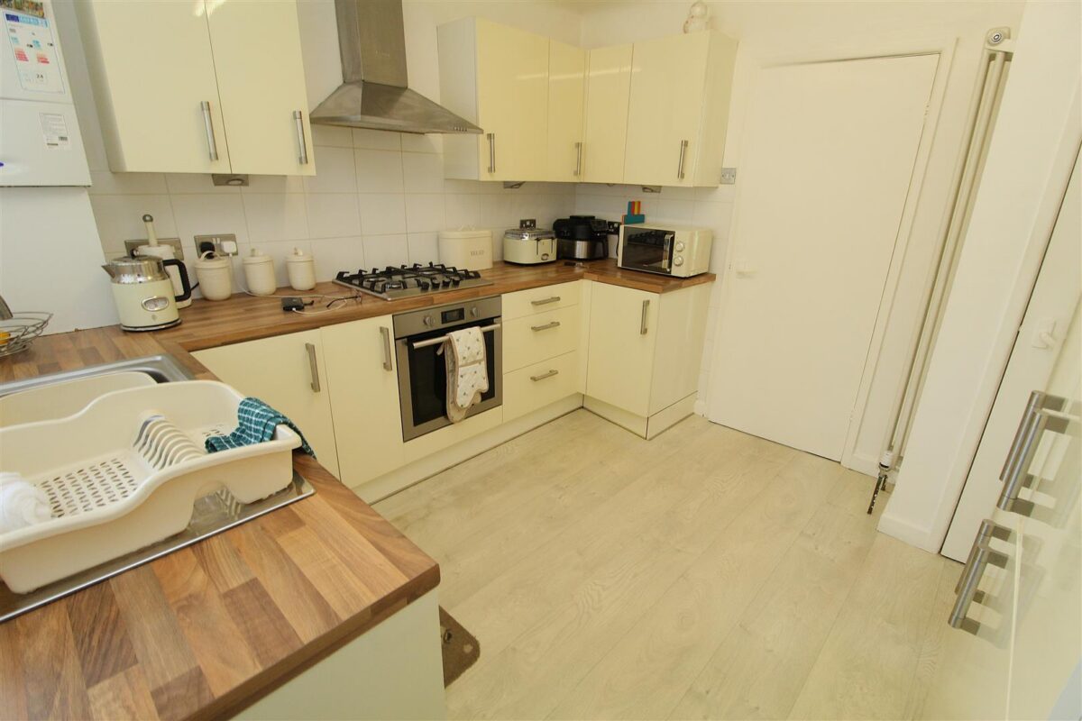 Bull Bridge Lane, Aintree Village