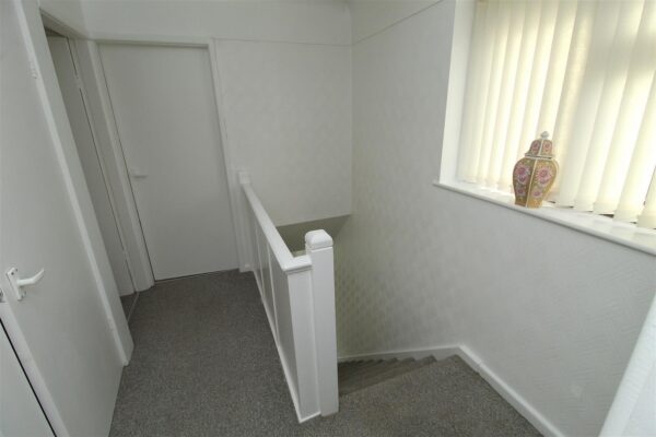 Bull Bridge Lane, Aintree Village