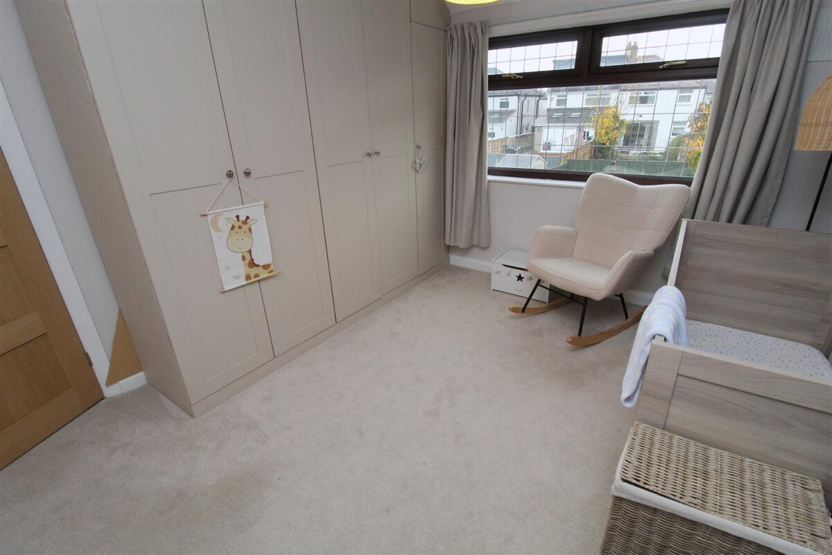 Aintree Lane, Aintree Village