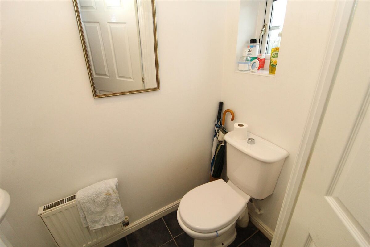 Meadowbarn Close, Southdene