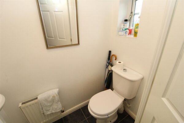 Meadowbarn Close, Southdene